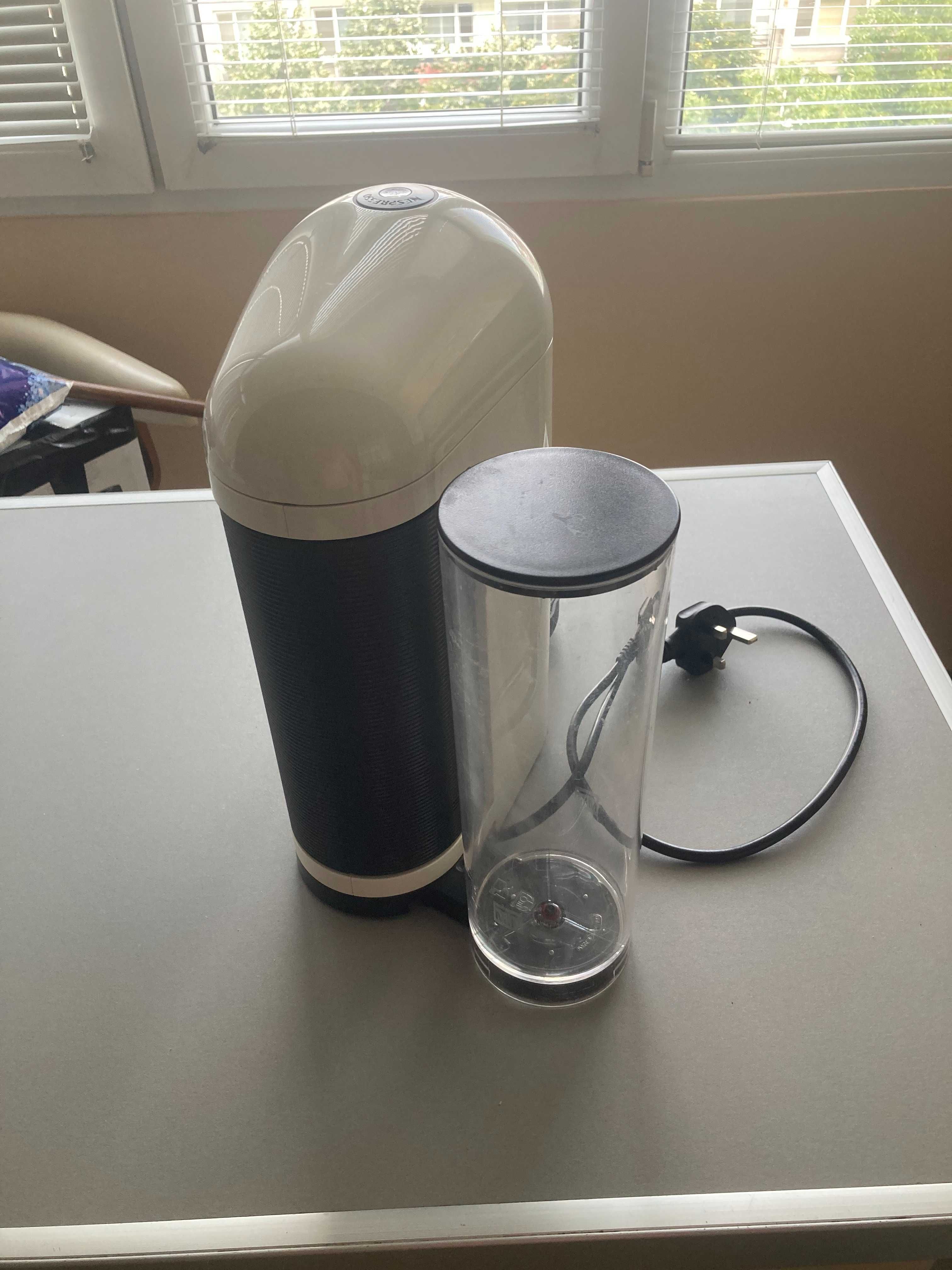 Кафемашина с капсули Nespresso VERTUO Plus GCB2