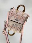 Луксозна дамска чанта FENDI – елегантен акцент за всяка визия!