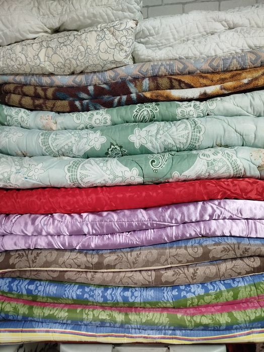 Корпе бу ватные и шерсть, покрывало и подушки все за 33000