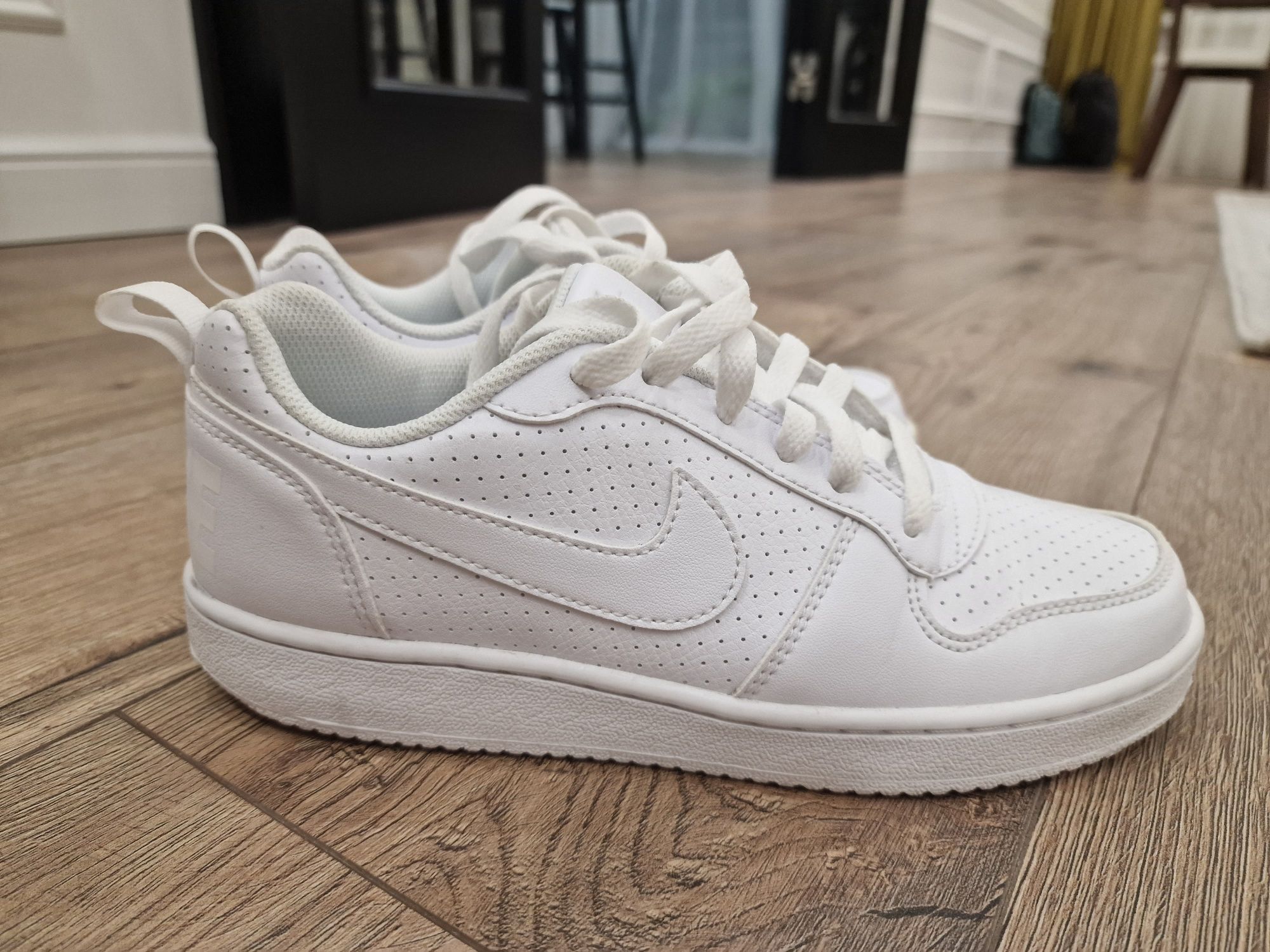 Nike AV3171_100 городские кросовки