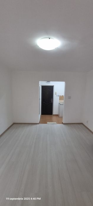 Inchiriez garsoniera