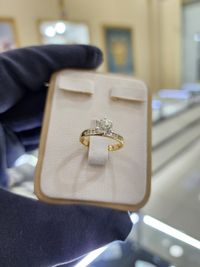 Прлдам золотое кольцо с бриллиантом в 0.75 карат