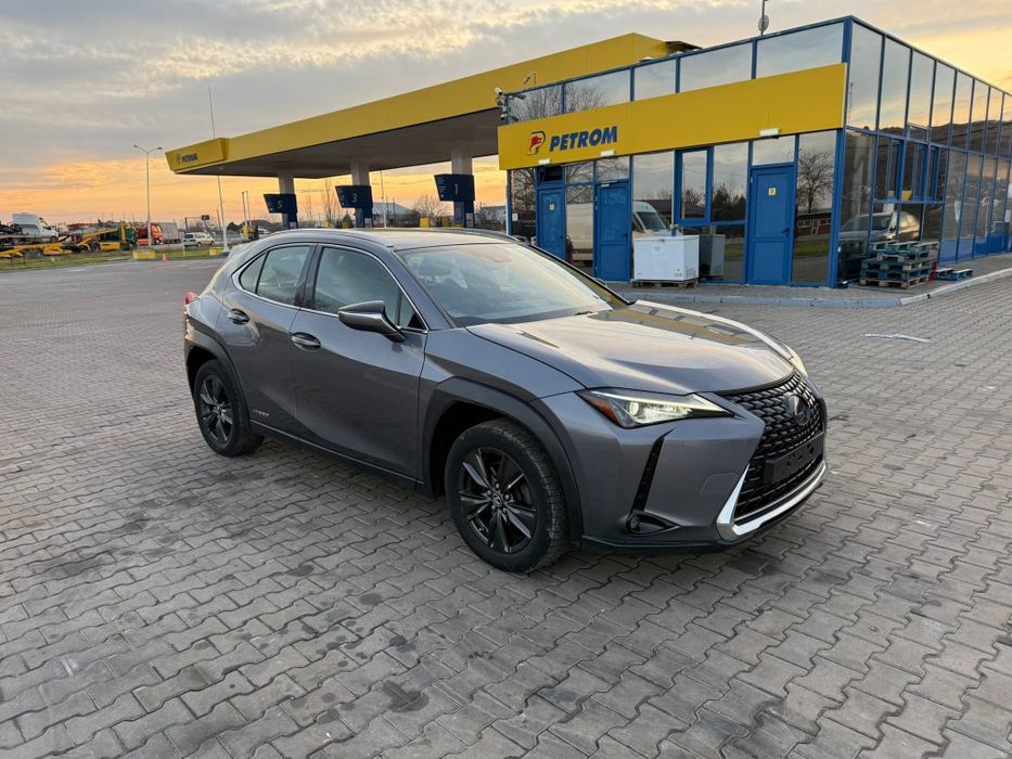 LEXUS UX 2020/2.0 hybrid 184 cp/Automată/Tracțiune 4×4/Impecabilă
