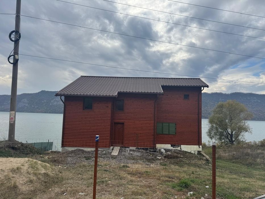 Vând Cabana Costrucții Nou