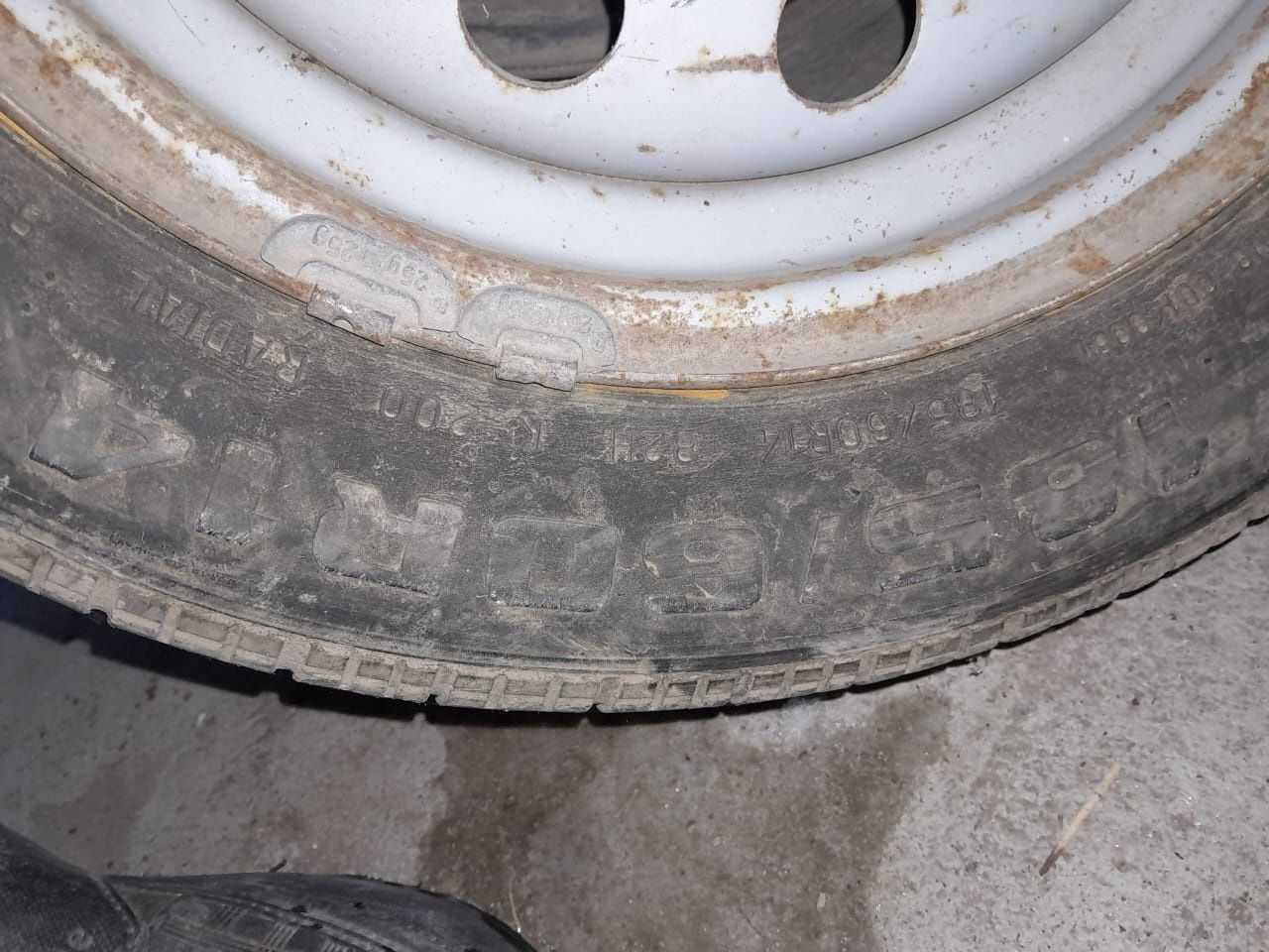 Покрышка с дисками 185/60R14