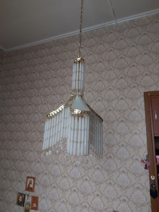 Продаётся люстра и бра.