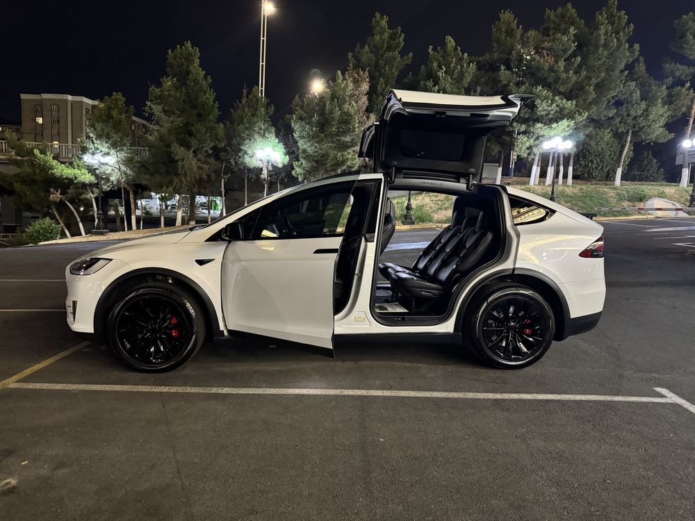 Tesla Model X 75D