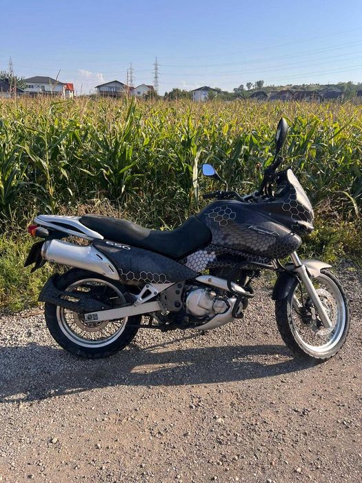 Motocicleta Suzuki XF650 Freewind
