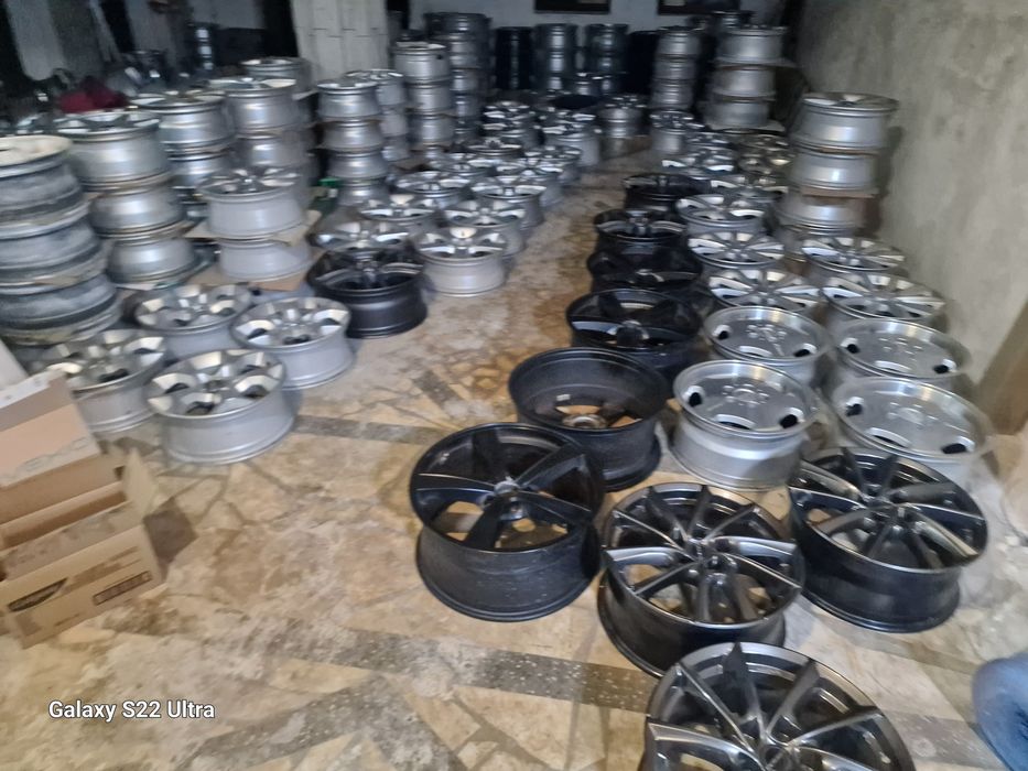 Audi 18 цола 5 комплекта оригинални нов модел Замъка Ямбол