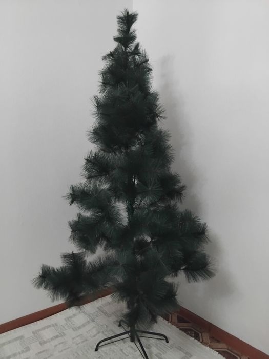 Продается искуственная елка