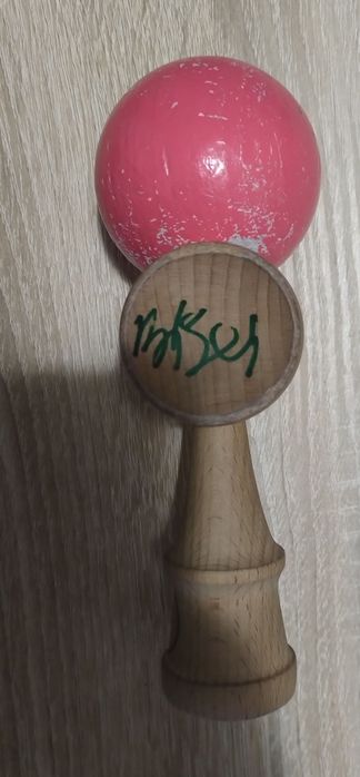 Kendama PLAY semnata Bisoi, Mihaela, Mocioiu