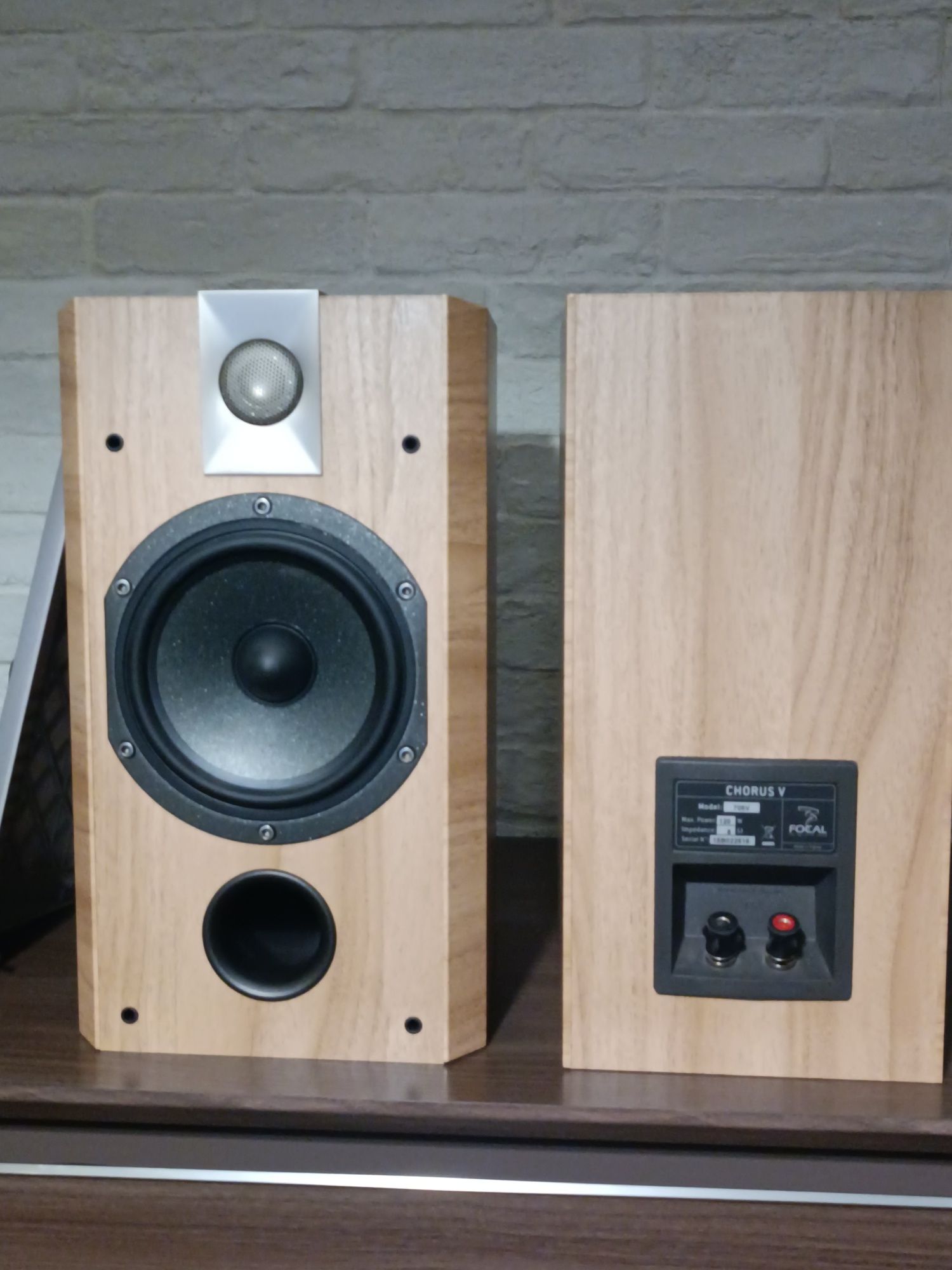 Focal Chorus 706V тонколони букшелф