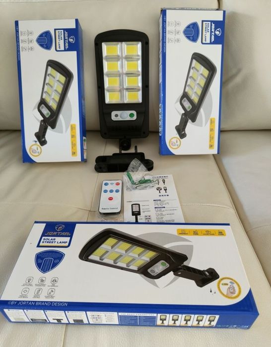 Lampa gradina 150W cu senzor, telecomanda și încărcare solară