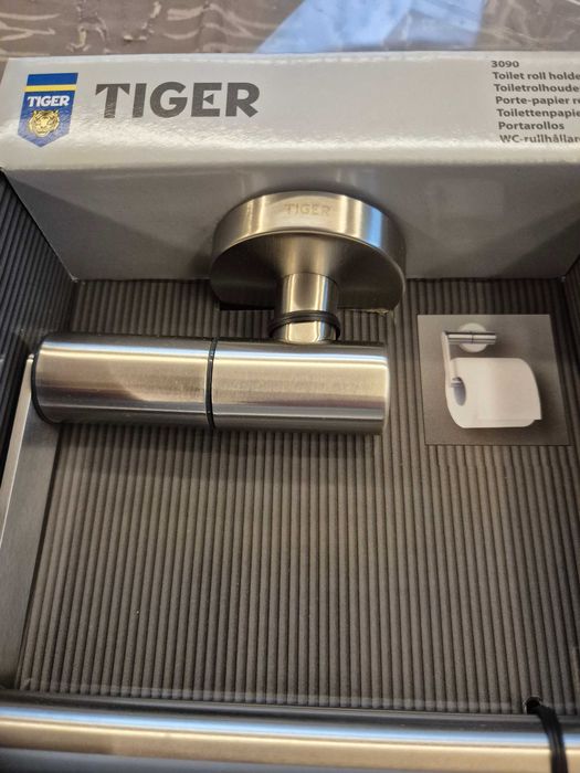 Продавам поставки за тоалетна хартия