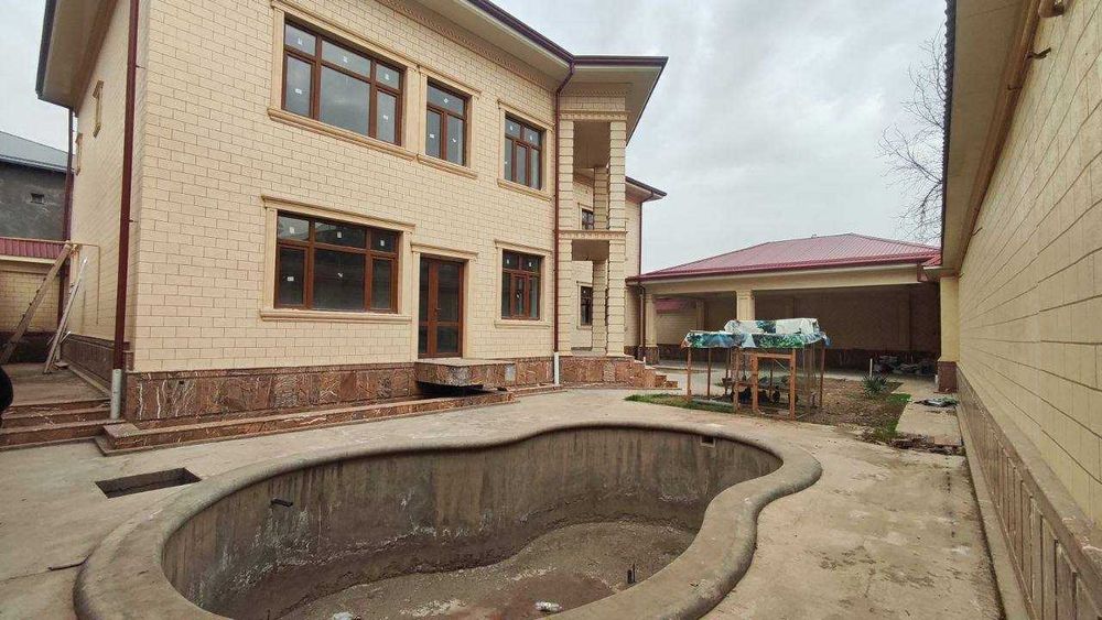 Срочно продам участок 7 соток на центр Луначарском