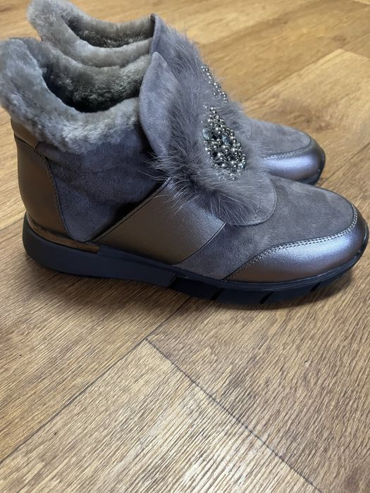 Продам кроссовки новые зимние