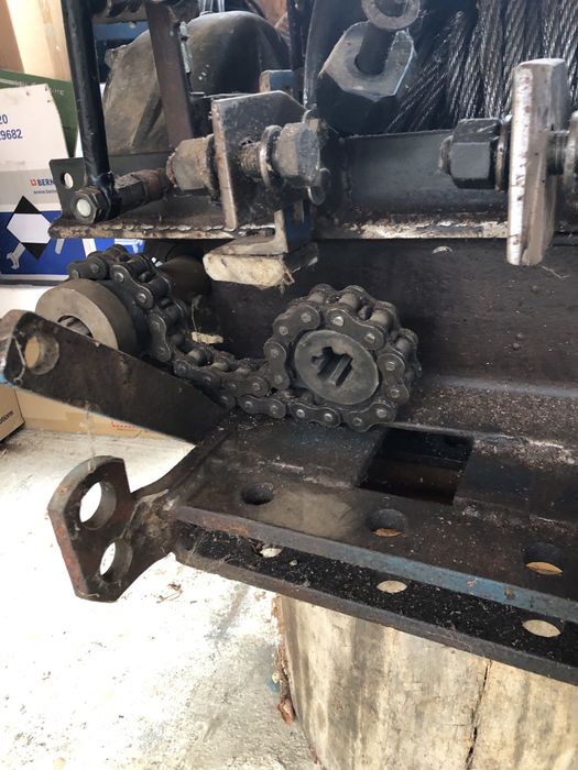 Vând troliu forestier în tiranti tractor UTB 445