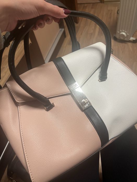 Оригинална чанта на Guess
