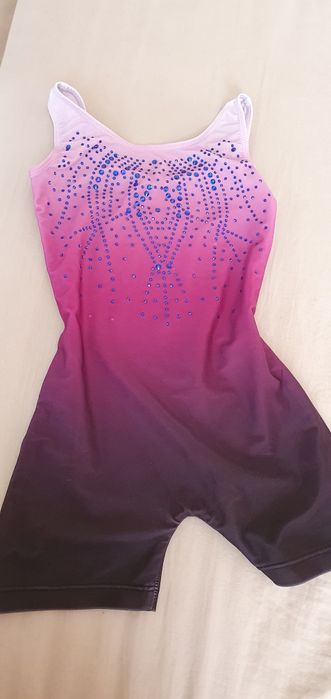 Costum gimnastică pentru fetițe
