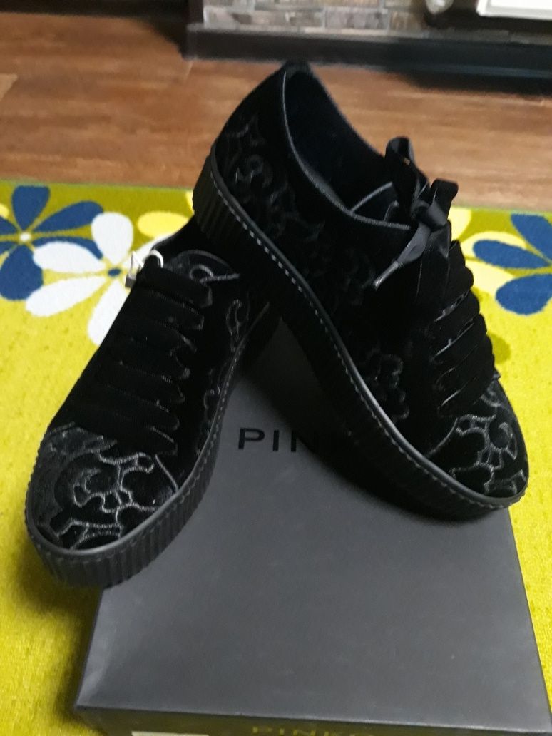Sneakersi Pinko 40 originali, brand lux, catifea neagră