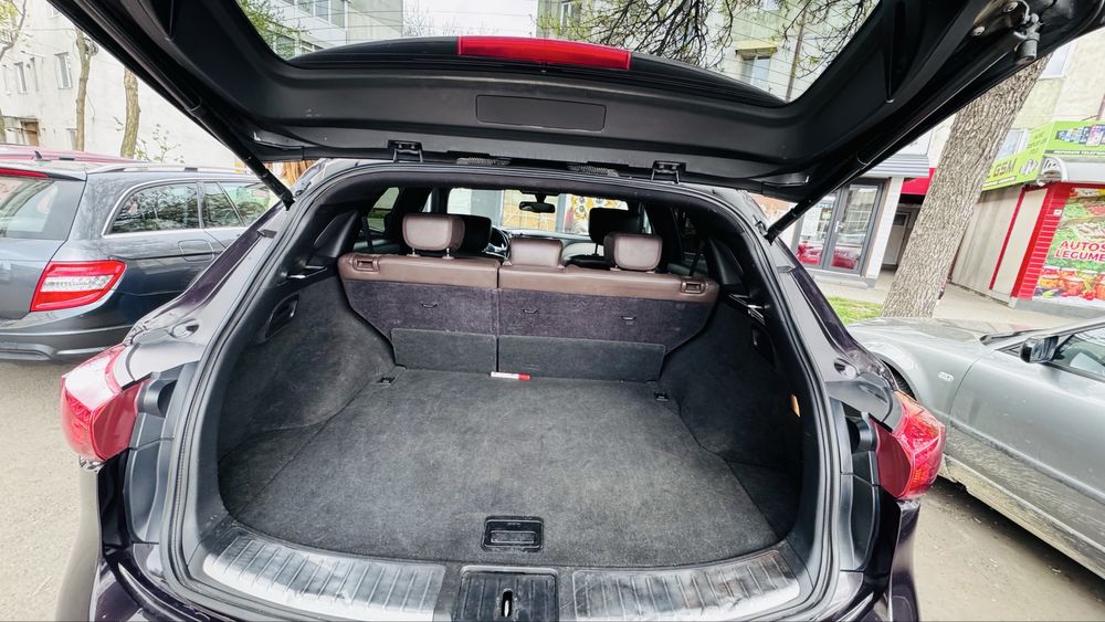 Infiniti qx70 sau fx30ds
