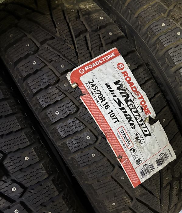 Шины 245/70/16. Новый шипованные
