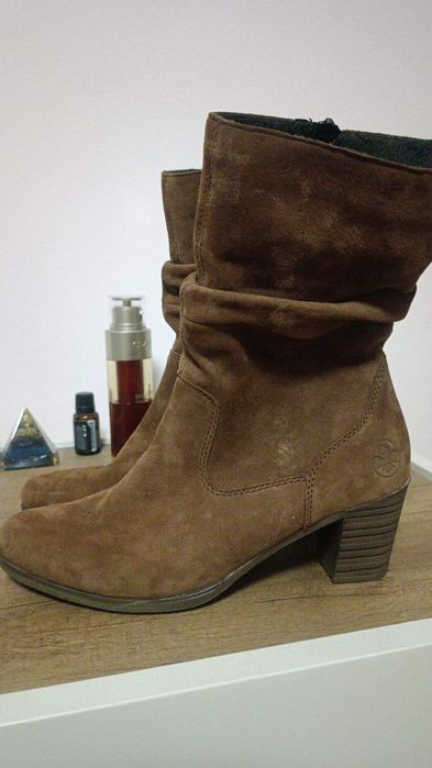 Боти на Rieker от естествен велур