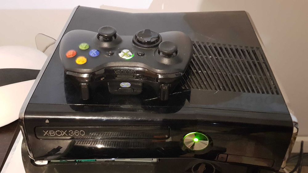 XBOX360 XBOX 360 HDMI slim + KINECT senzor + 2 jocuri KINECT CADOU