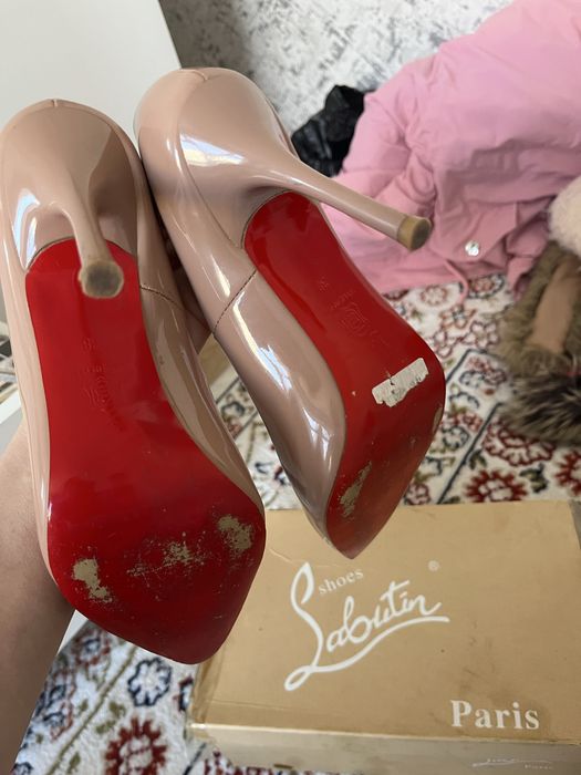 Продаю бежевые туфли