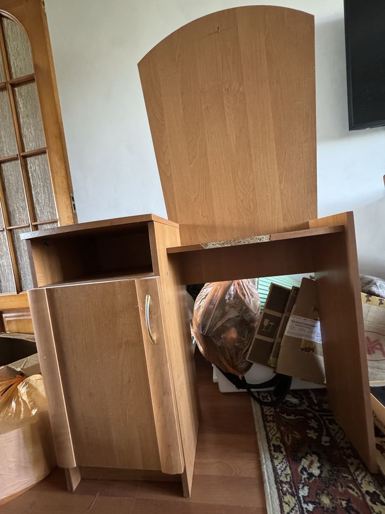 Стул угловой и столик