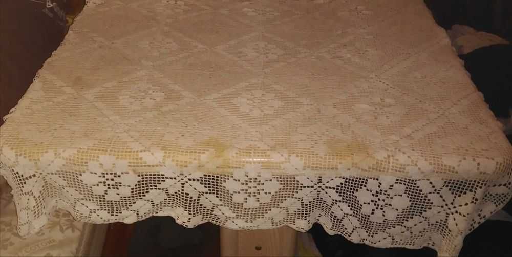Fata de masa lucrata manual din dantela macrame