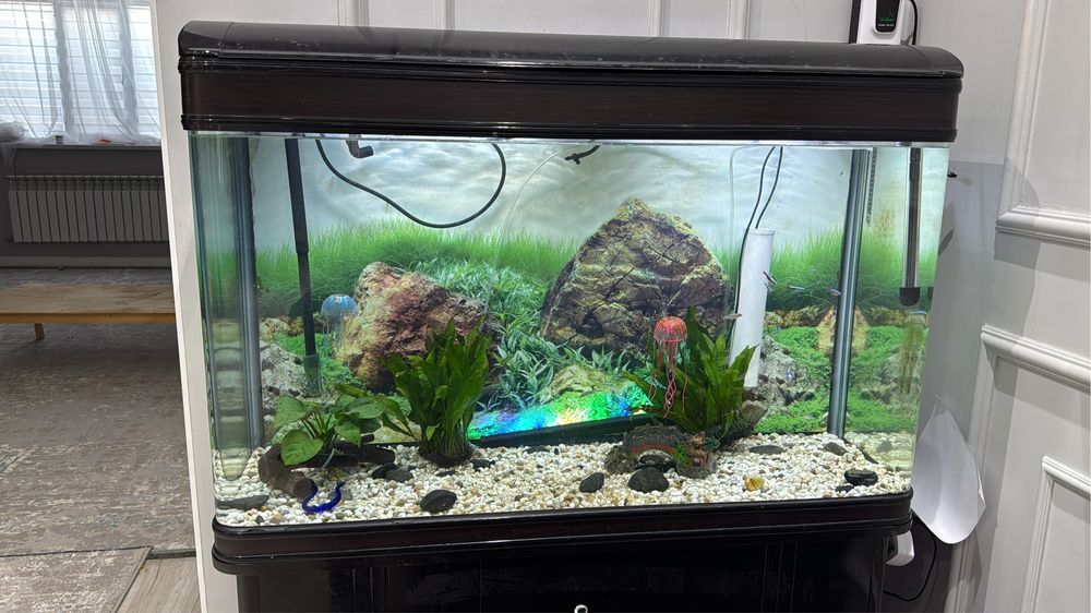 Продается заводской аквариум 200л