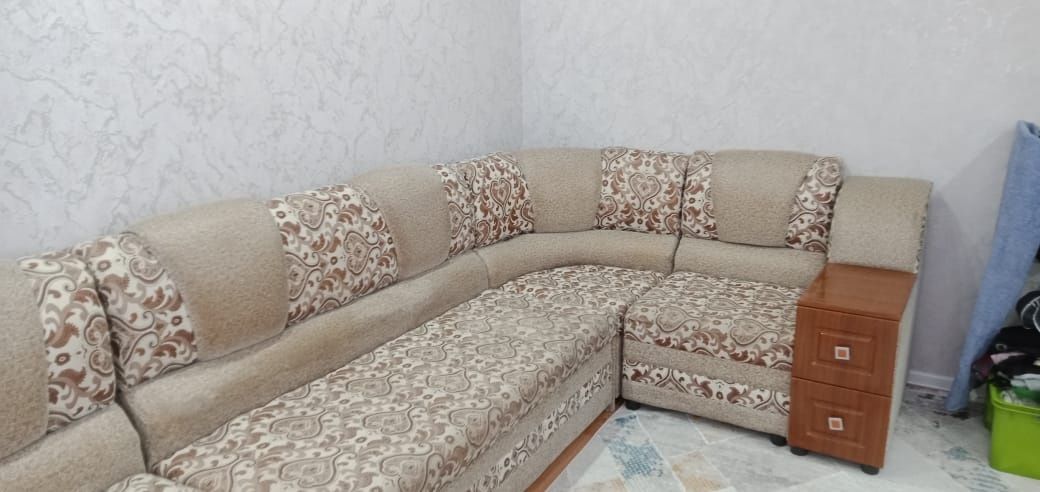 Срочно! Продаётся диван.
