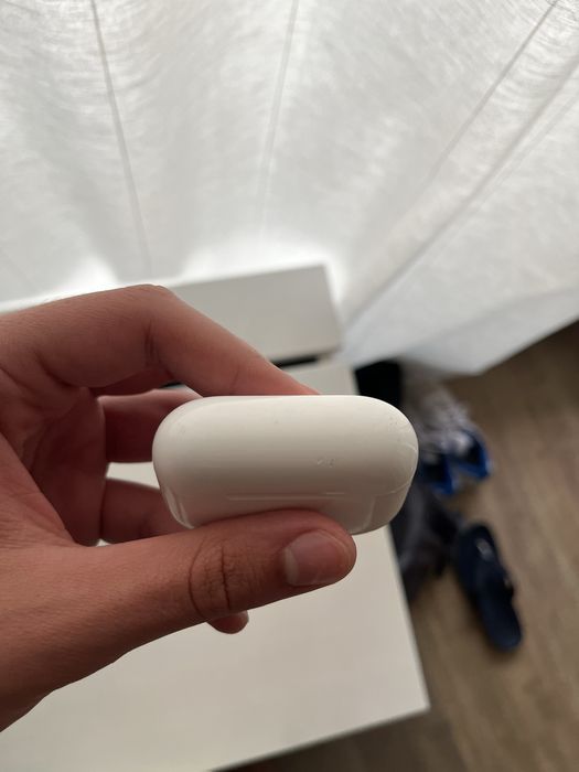 AirPods Pro (MagSafe charging case)
