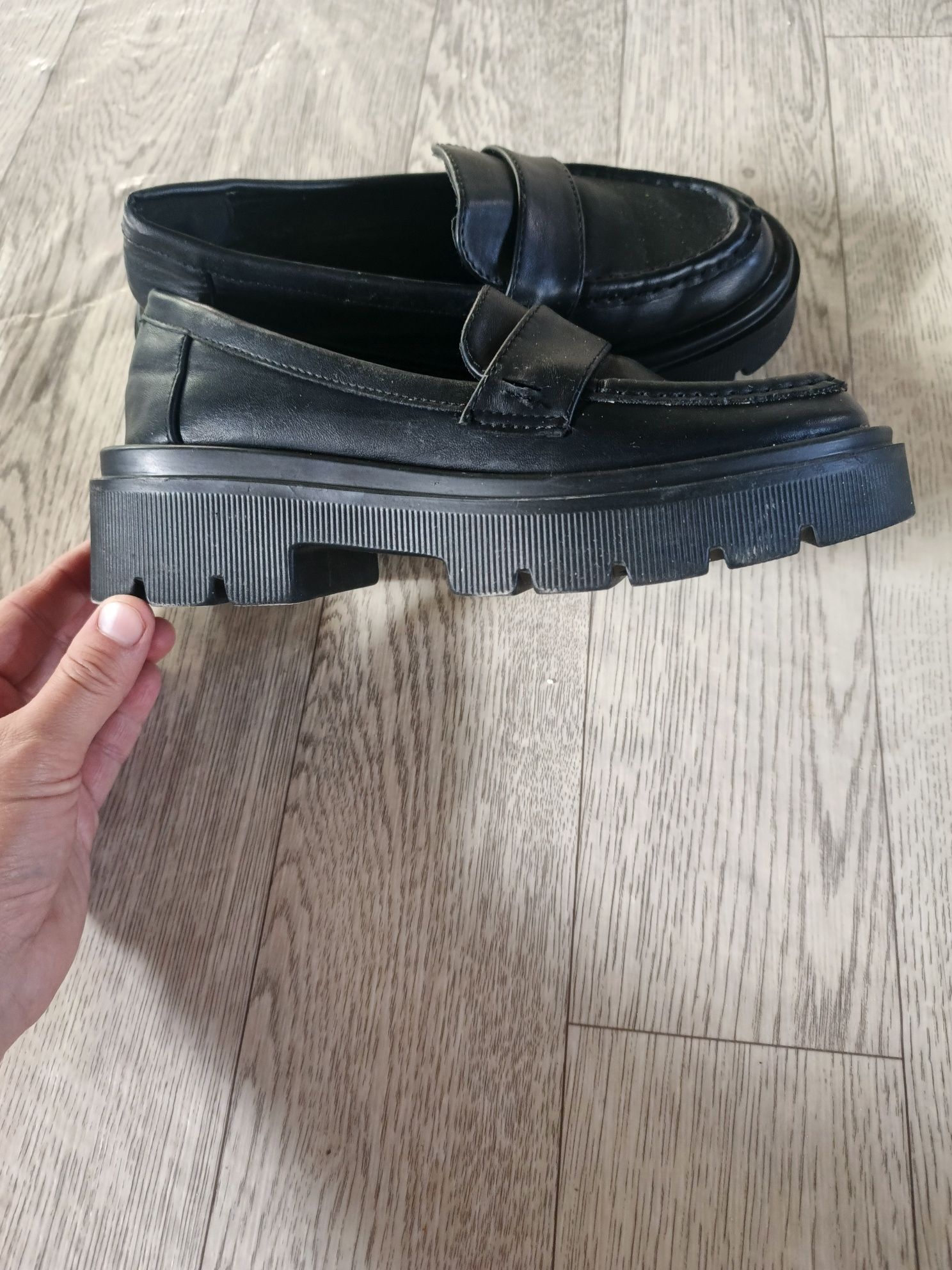 Продам туфли школьные
