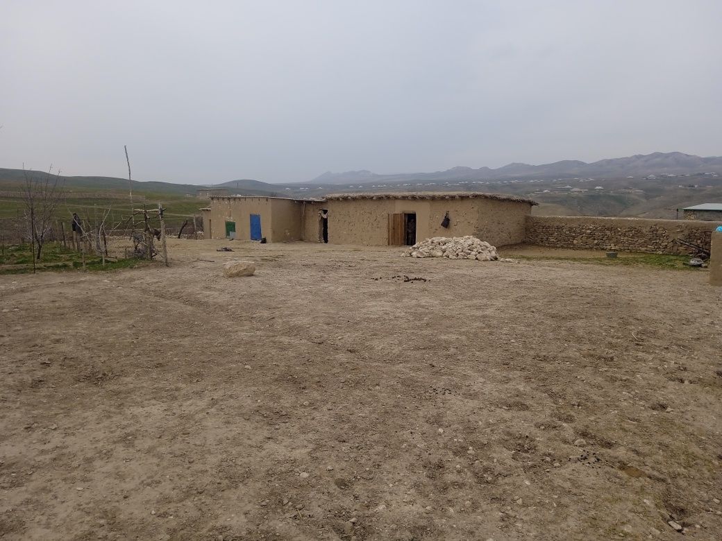 Uy Xovli Sotiladi
