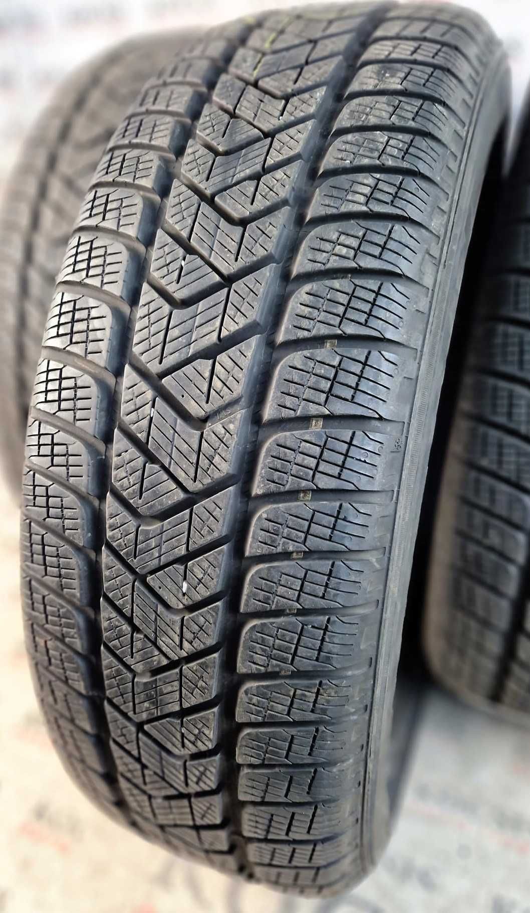 Anvelope second hand iarna m+s 215 65 17 Pirelli