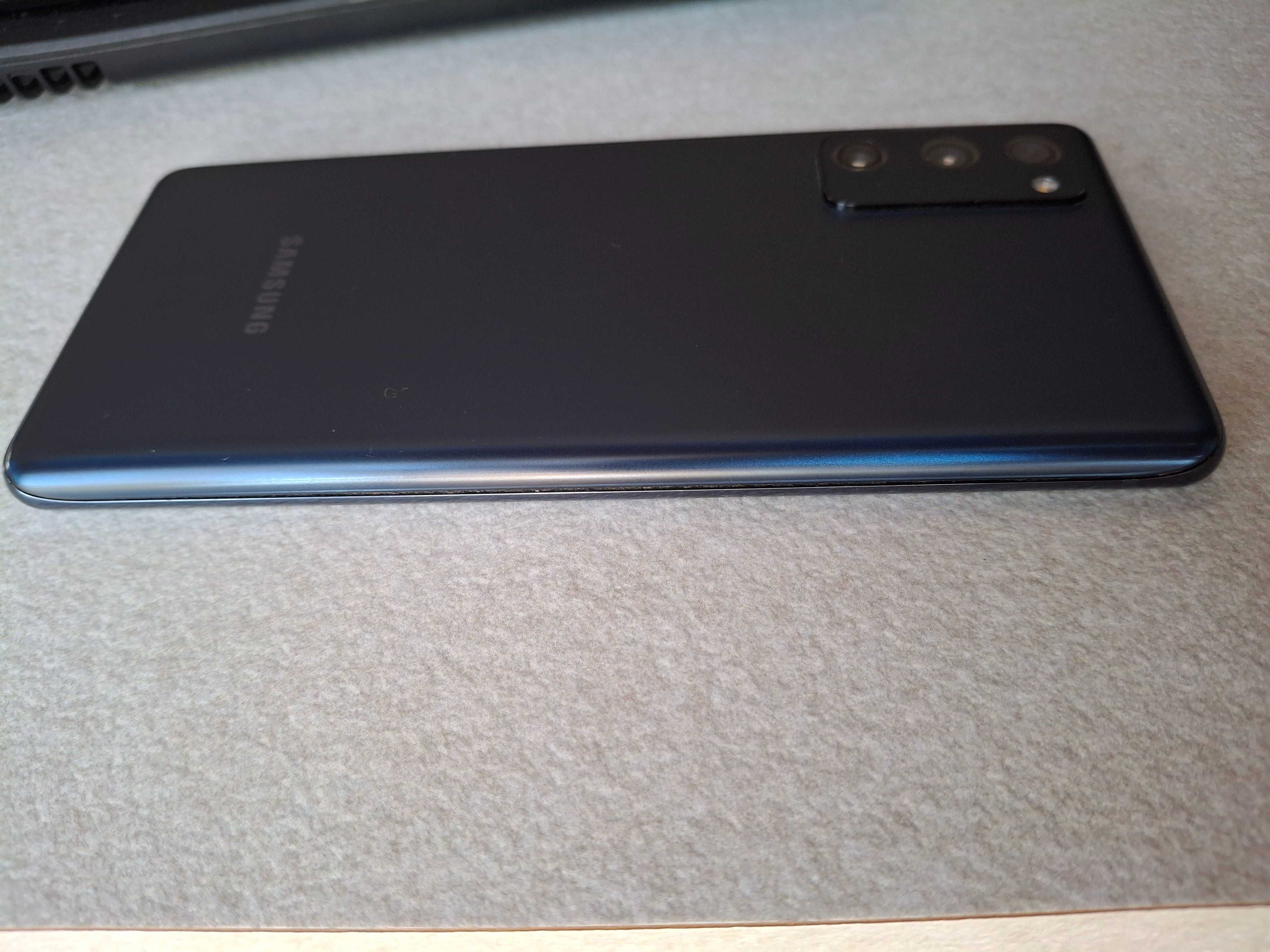 Samsung S20 FE 5G ,неразличим от нов.