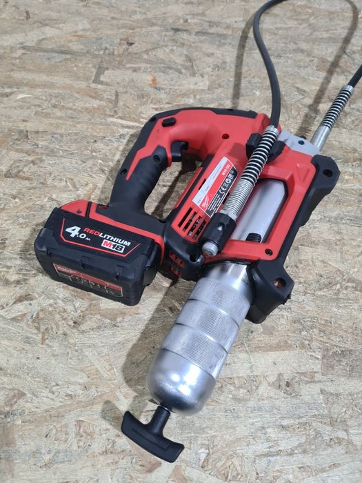 Gresor vaselina pentru utilaje agricole Milwaukee M18 GG