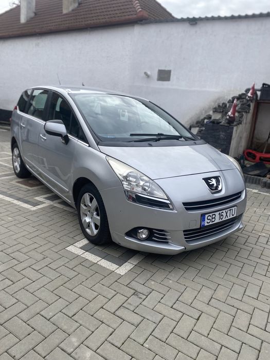 Peugeot 5008 - 2012