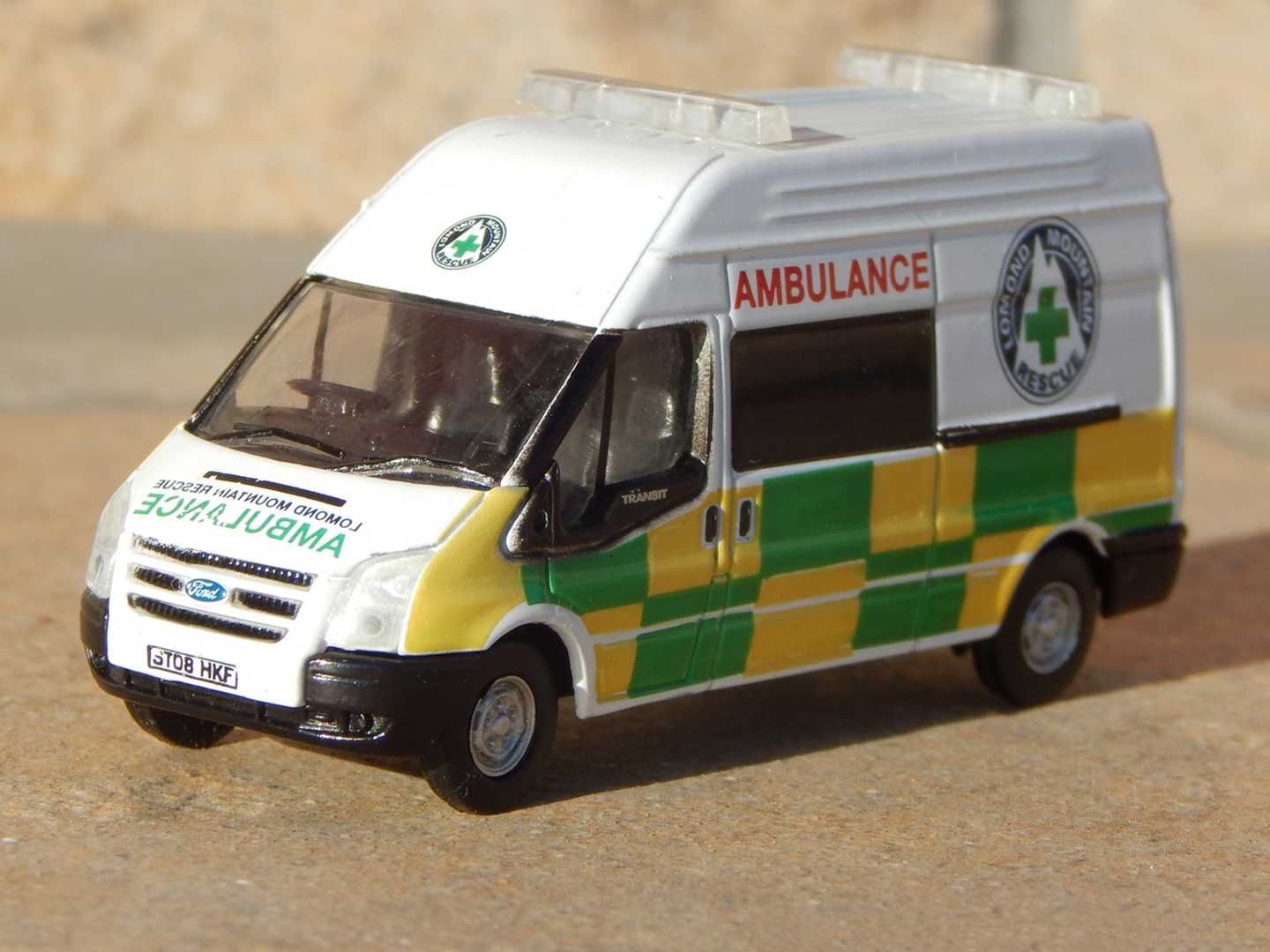 Macheta Ford Transit III facelift 2006 Oxford ambulanta montana 1:76