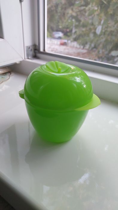 Tupperware в форме яблока