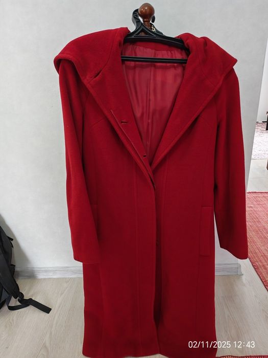 Красное пальто б/у