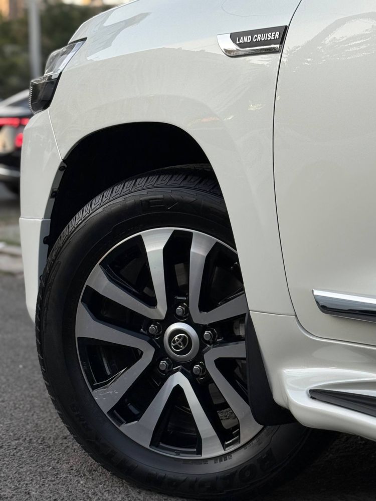 Toyota Land Cruiser 200