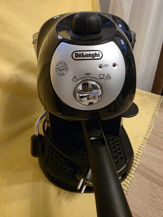 Espressor manual De'Longhi EC221.B, 15 bari, 1 l, Dispozitiv spumare