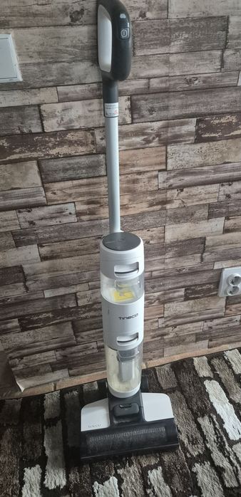 Aspirator vertical cu spalare Tineco