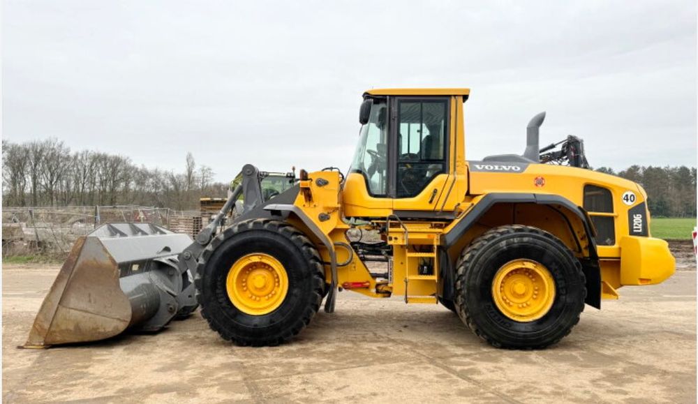 Dezmembrez încărcător frontal Volvo L120G + L110G, L120F, L120H– piese