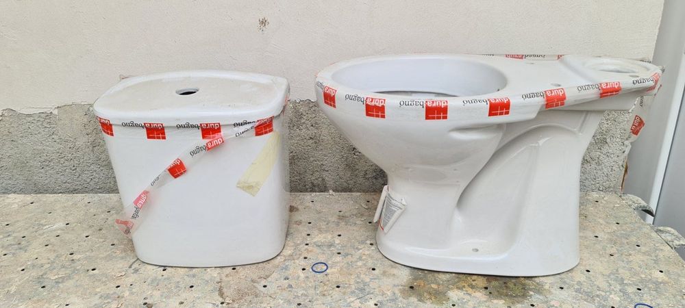 Тоалетна чиния -  Моноблок