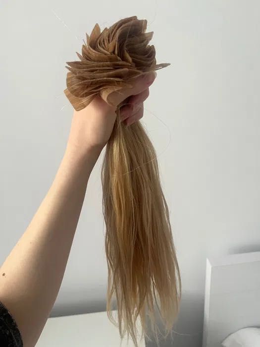 extensii tape-on naturale, 45cm. Setul contine 68 suvite complete.