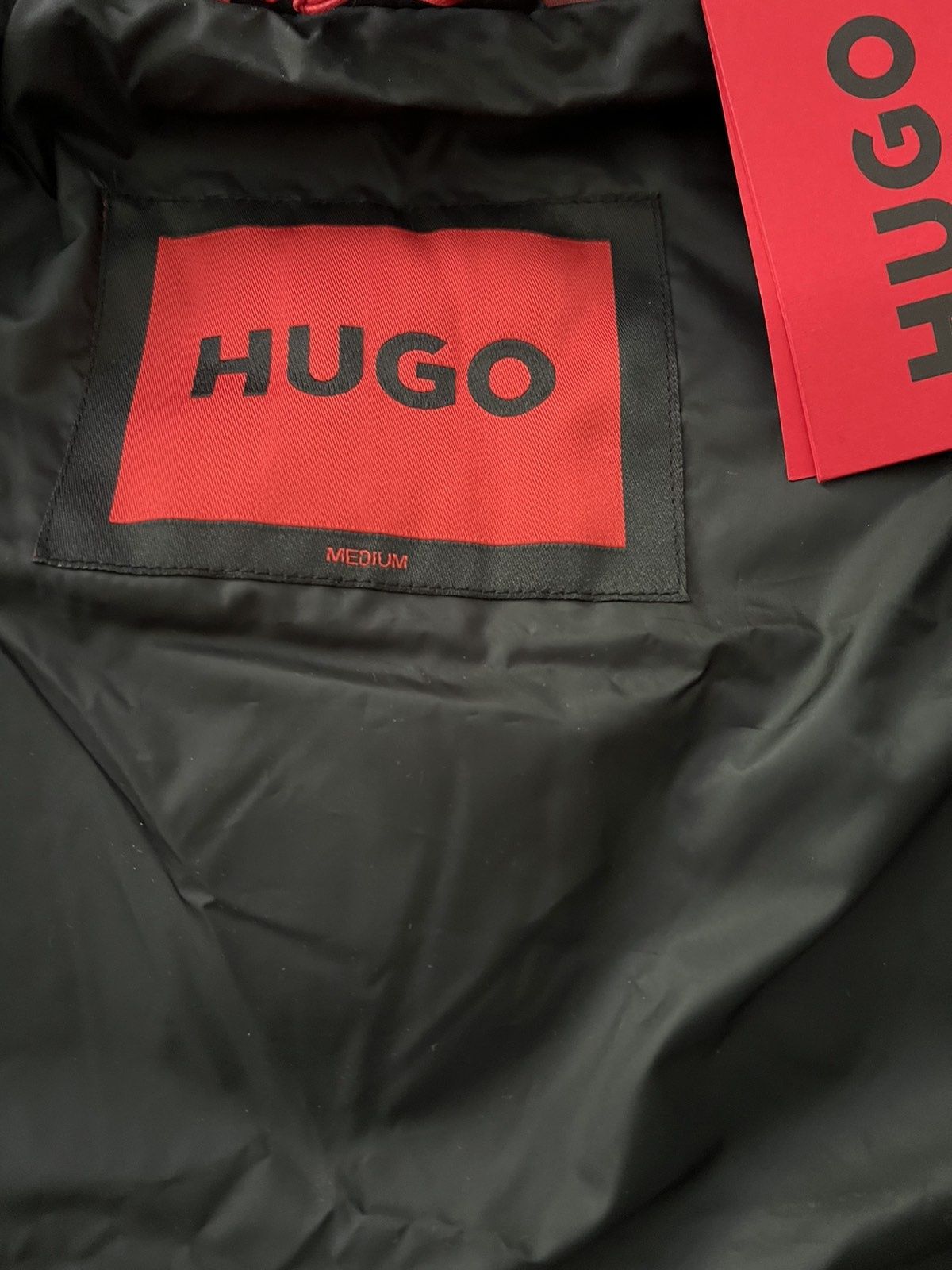 Елек Hugo пух и пера